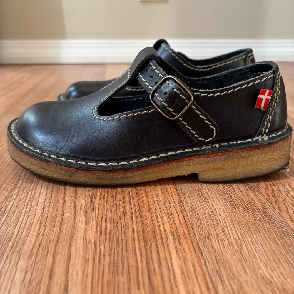 Duckfeet Lolland T-strap Mary Jane Shoes in Blue